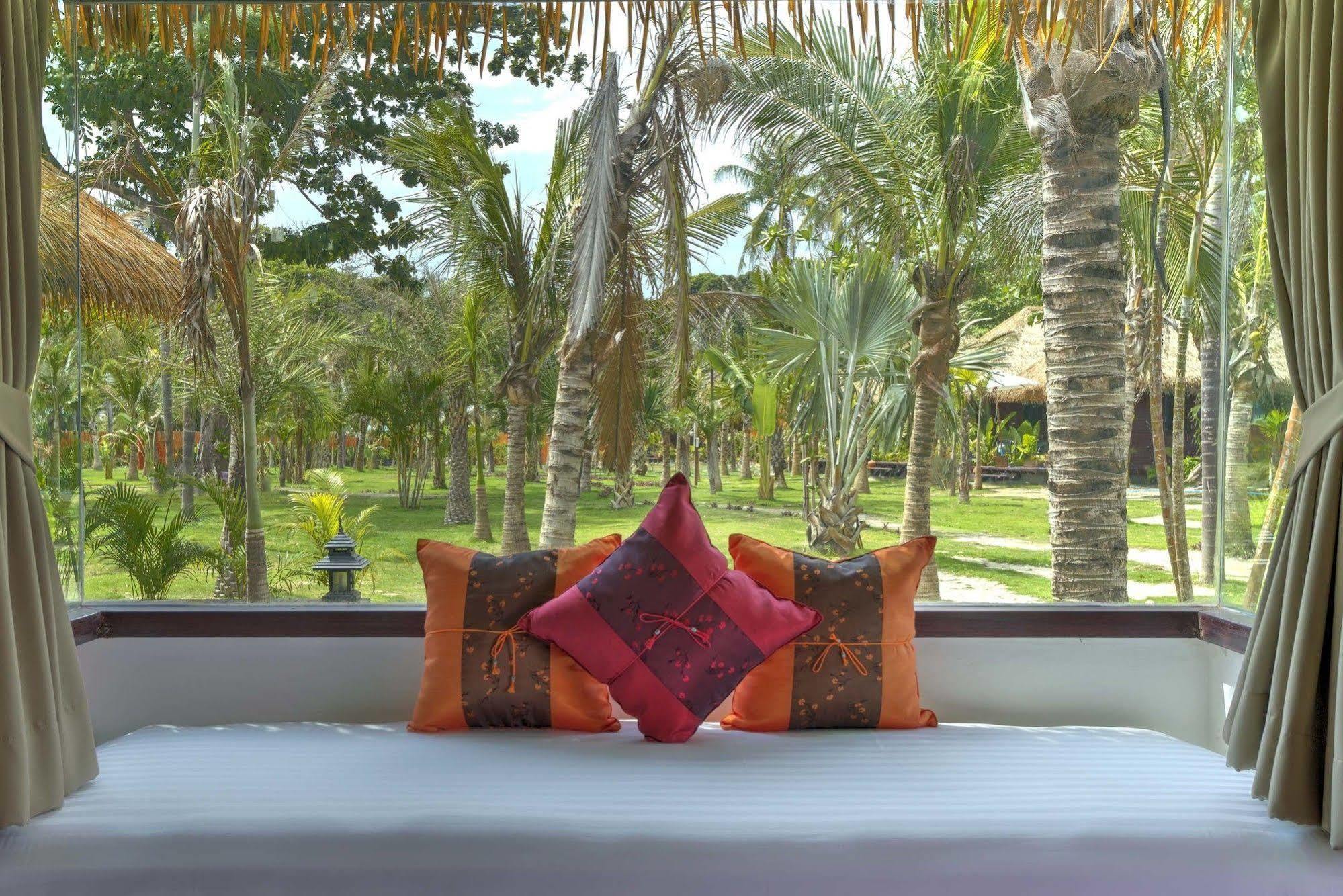 Mali Resort Sunrise Beach Koh Lipe Bagian luar foto
