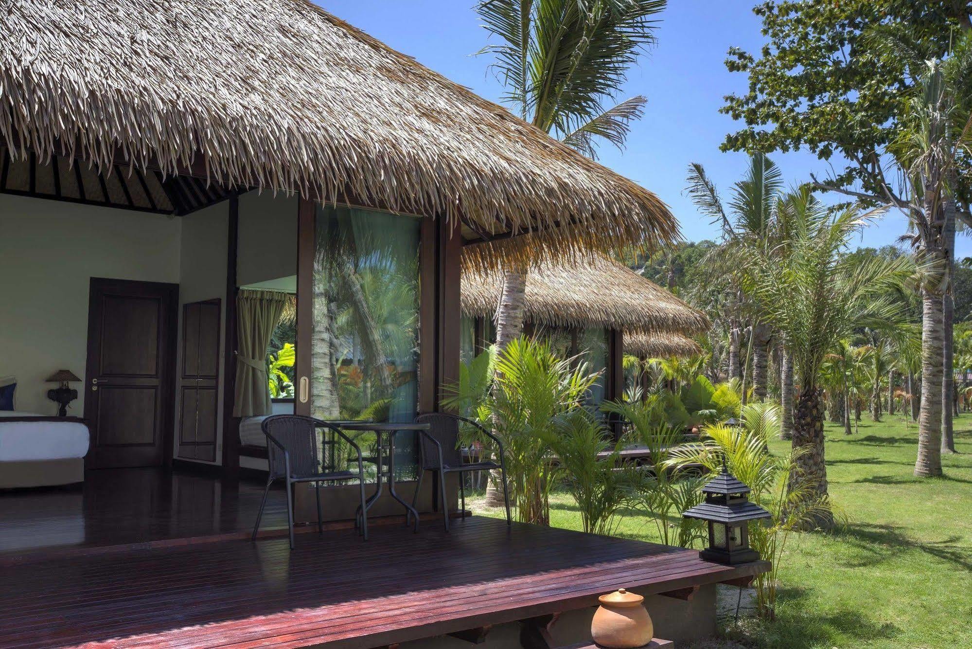 Mali Resort Sunrise Beach Koh Lipe Bagian luar foto